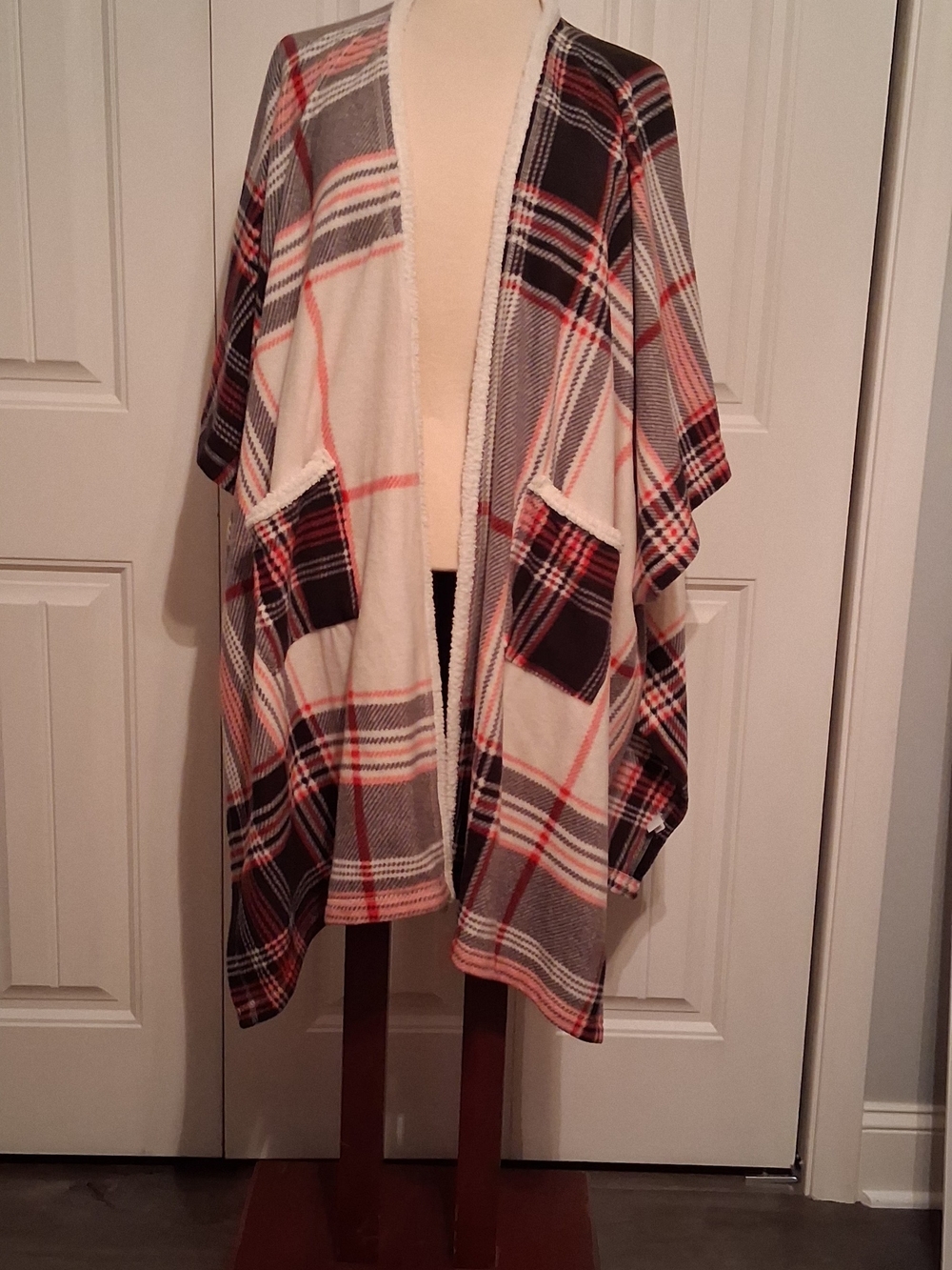 CUDDL DUDS Plaid Open-Front Shawl Cardigan - Cream, Black & Red